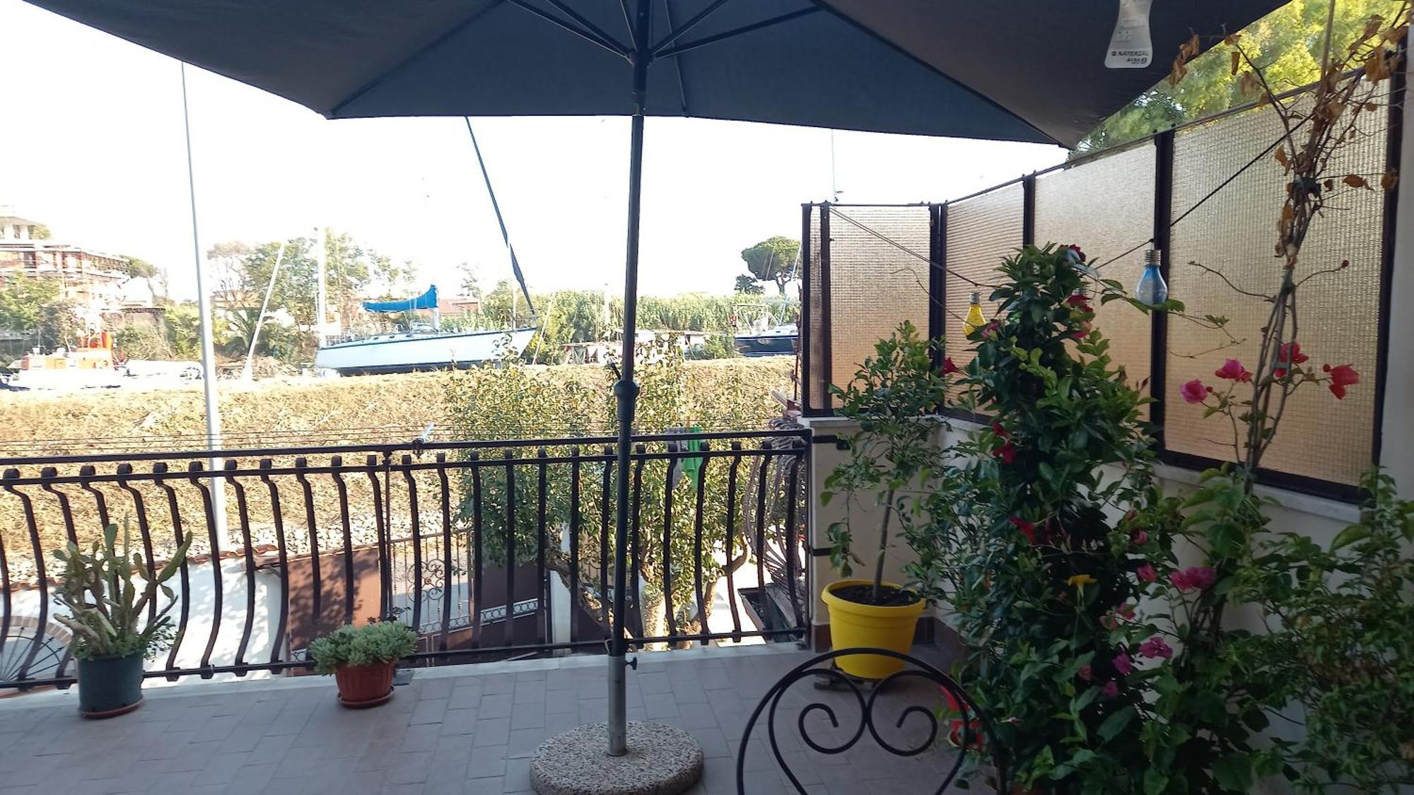 A Santy'S House 1Piano-No Lift-Shuttle A Pagamento-Raggiungibile A Piedi Aeroporto-Fermata Bus Fiera Di Roma A 3 Minuti-Air Condiz Ed Extra Bed For A Fee A Pagamento Apartment Fiumicino Luaran gambar